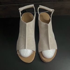 Brand new women’s sandals.